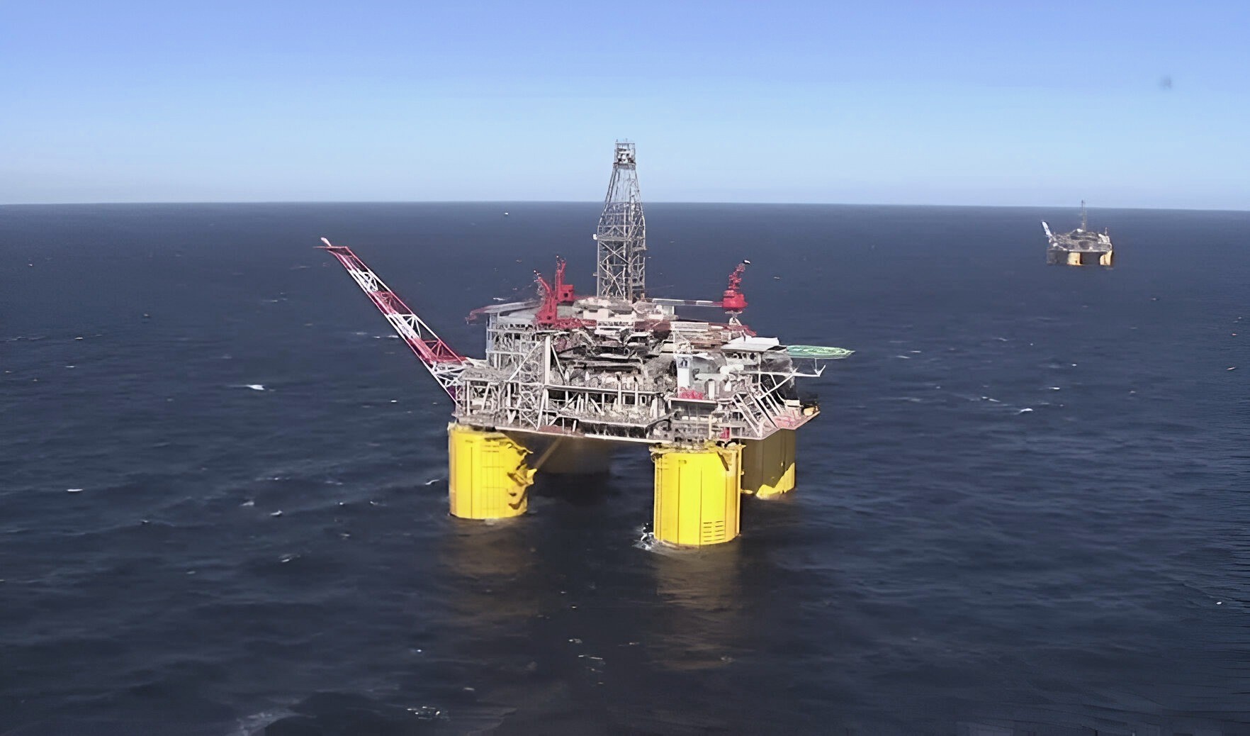 Caen los precios del petróleo por excedente y baja demanda