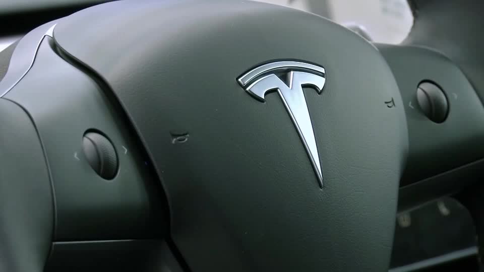 Tesla registra ventas récord pero beneficios decepcionan