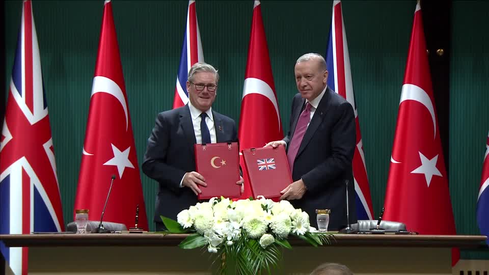 Reino Unido y Turquía firman acuerdo de cazas por £8.000 millones