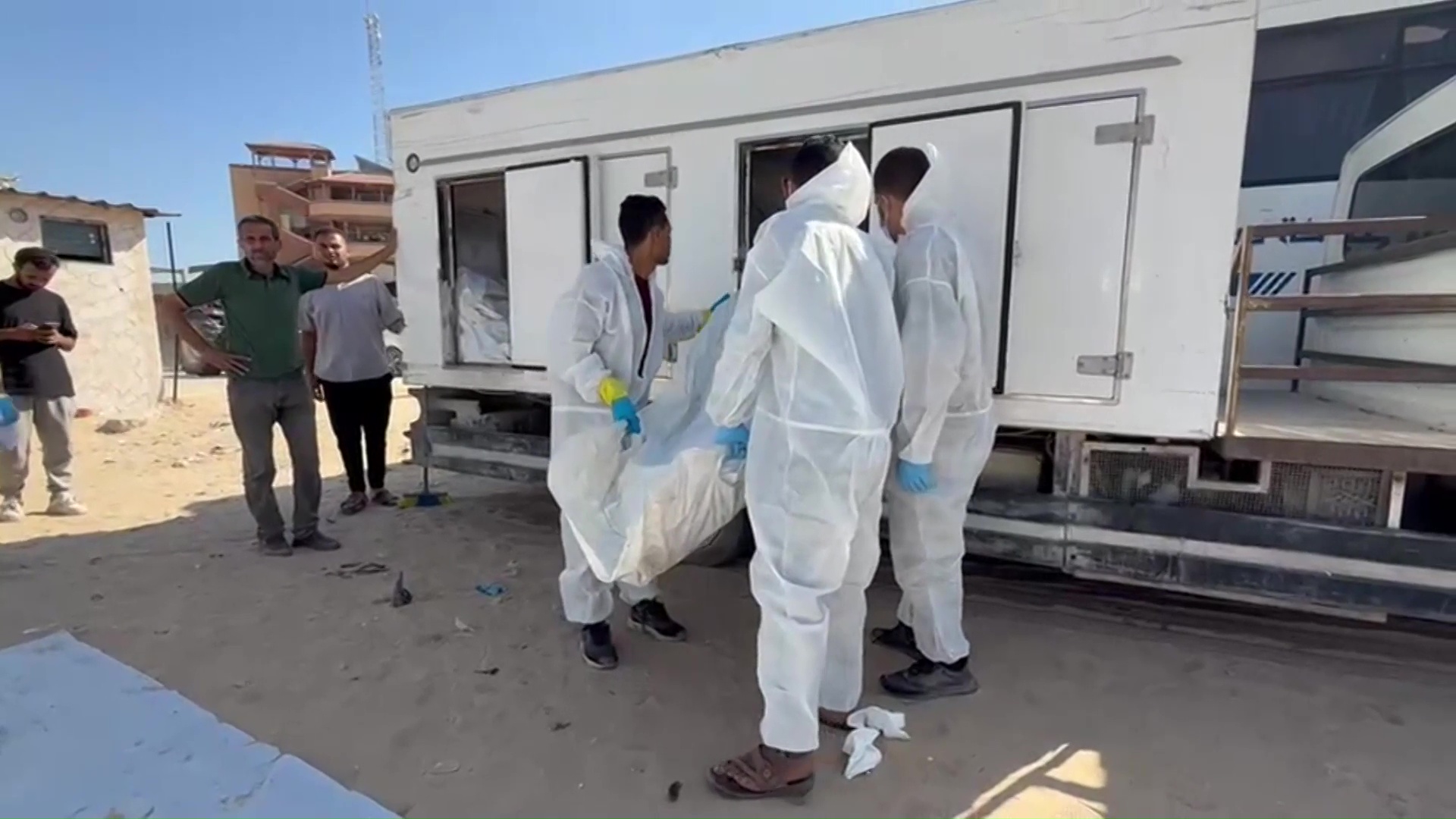 Equipos recuperan restos de rehenes israelíes