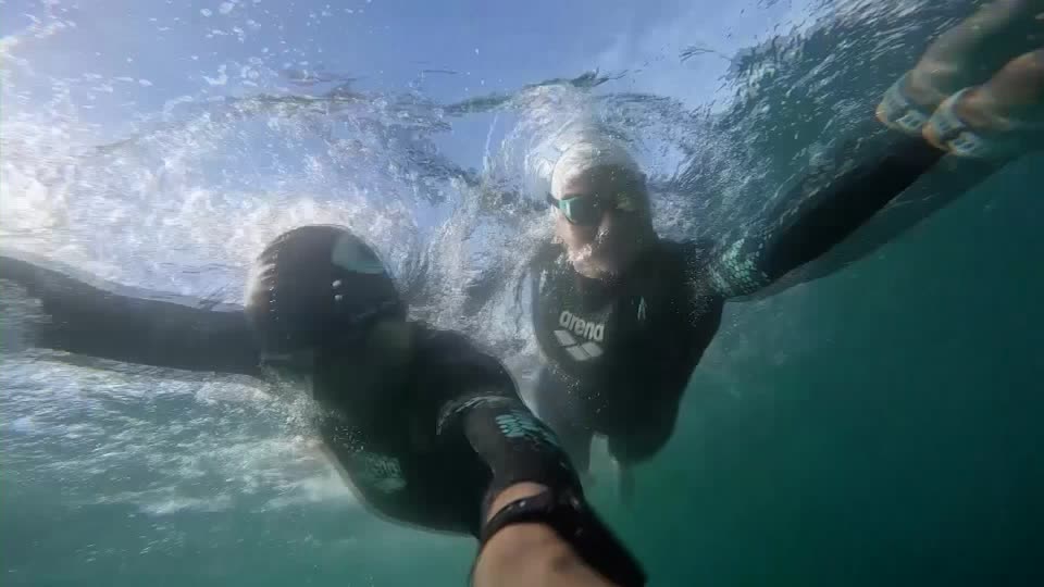 Pareja francesa intentará relevo a nado por el Atlántico