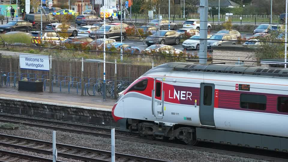 Ataque con cuchillo en tren británico deja 11 heridos