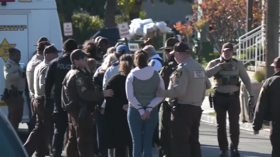 Madres detenidas en protesta por redada de ICE en guardería