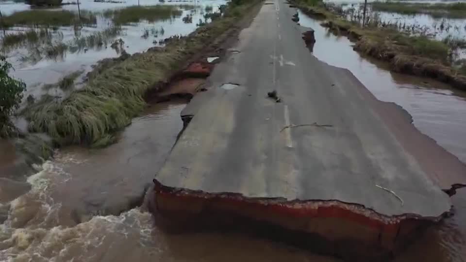 Inundaciones cortan rutas de transporte en Mozambique