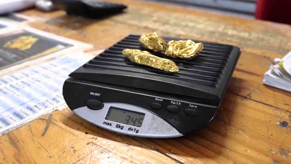 El oro sube por temores tras la captura de Maduro