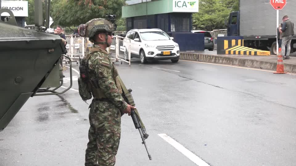 Venezolanos cruzan la frontera hacia Colombia