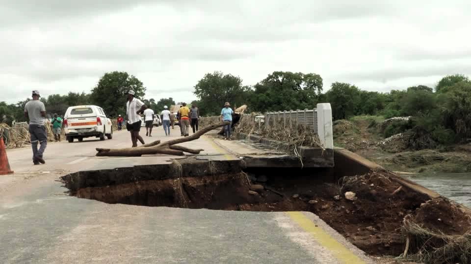 Inundaciones en Limpopo cortan carreteras y electricidad