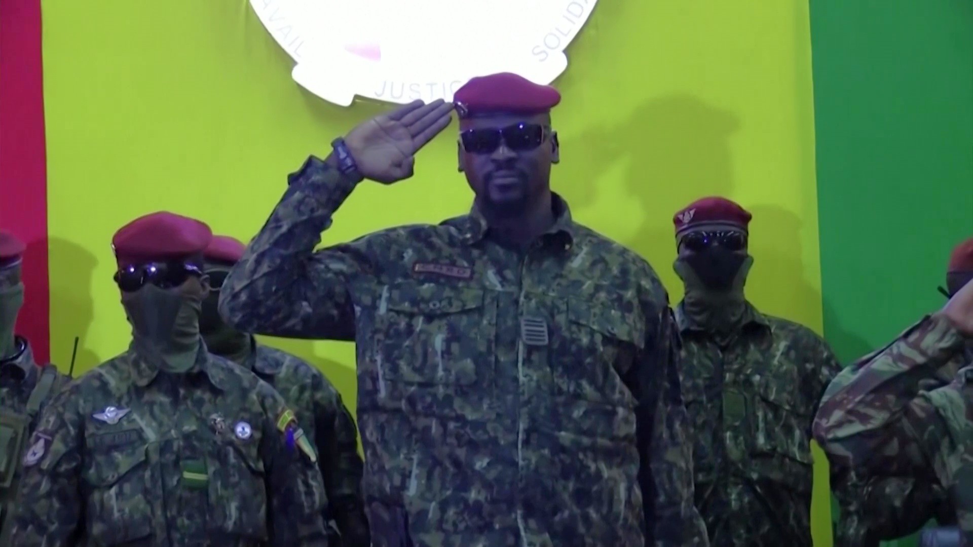 La votación en Guinea otorga a Doumbouya una victoria aplastante