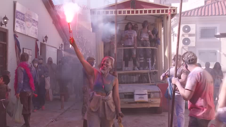 Galaxidi celebra guerra de harina