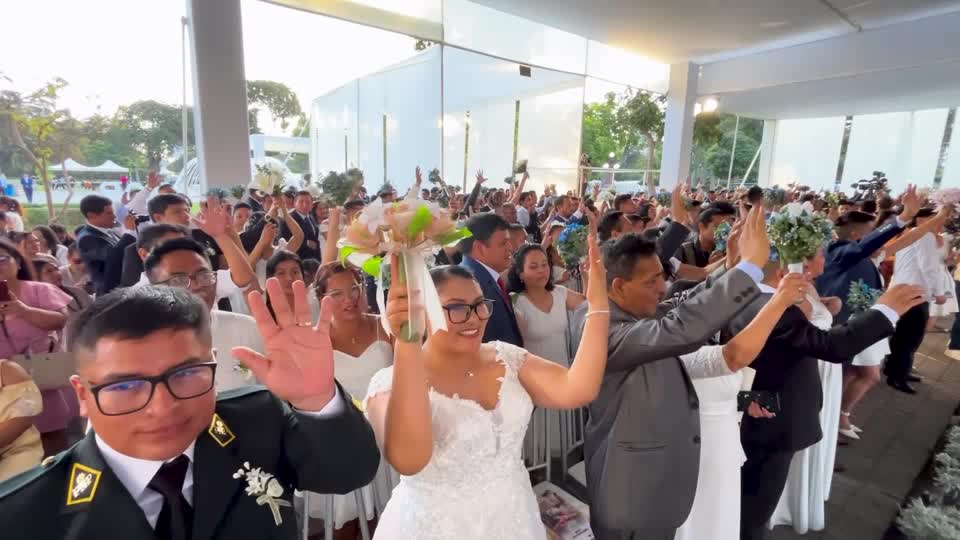 Lima acoge boda civil masiva