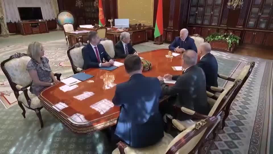 Enviado de EE.UU. se reúne con Lukashenko en Minsk