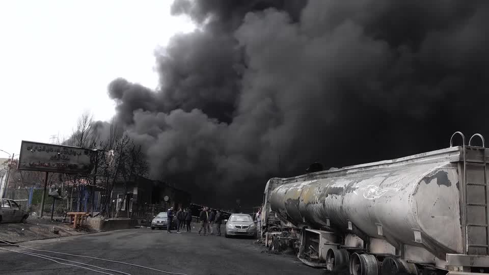 EE.UU. permite venta limitada de petróleo iraní