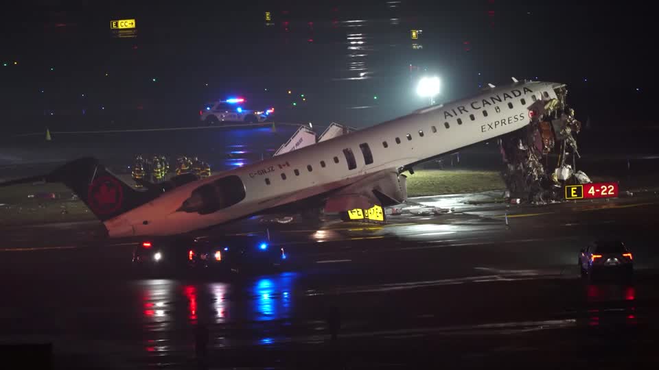 Jet colisiona con vehículo en LaGuardia