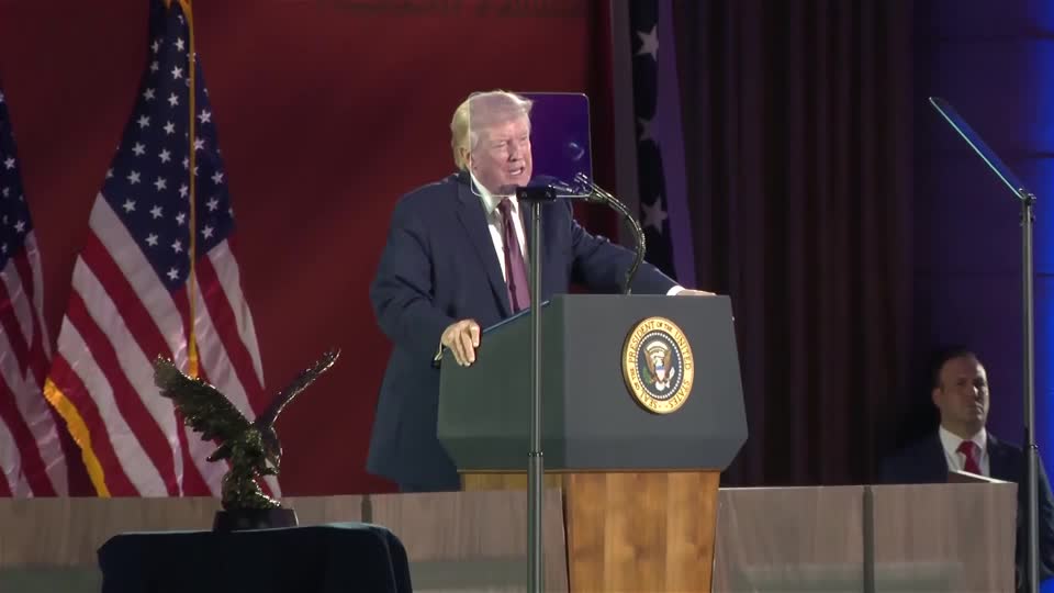 Trump recibe premio America First