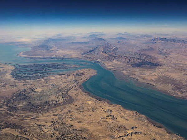 Irán establece condiciones para el tránsito por Hormuz