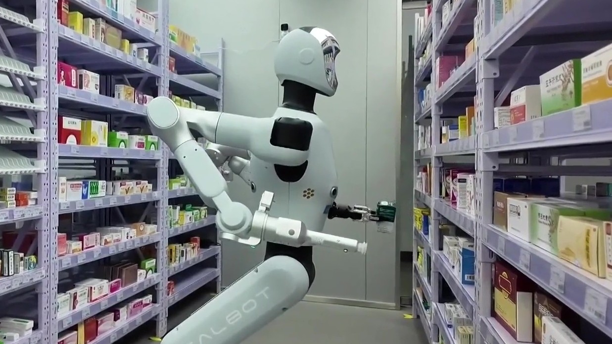 China estrena robot en farmacia