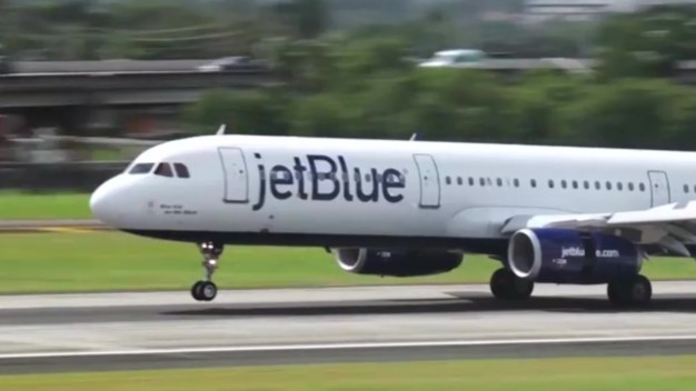 JetBlue detiene vuelos por fallo tecnológico