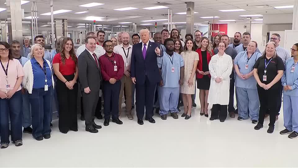 Trump visita fábrica científica en Ohio