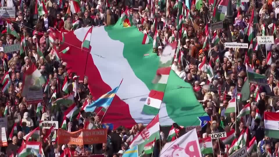 Seguidores de Orbán marchan en Budapest