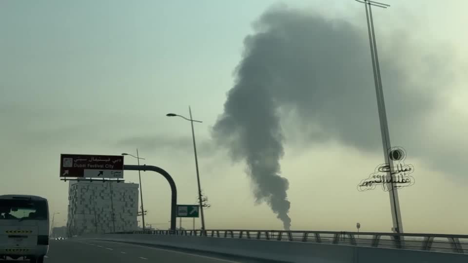 Ataque con dron provoca incendio en aeropuerto de Dubái