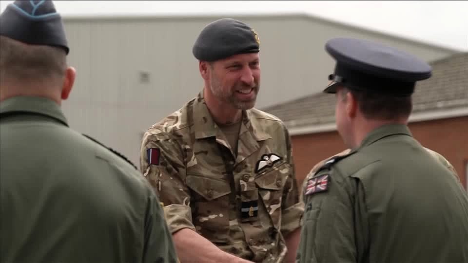 El príncipe Guillermo conmemora el aniversario de la RAF Valley
