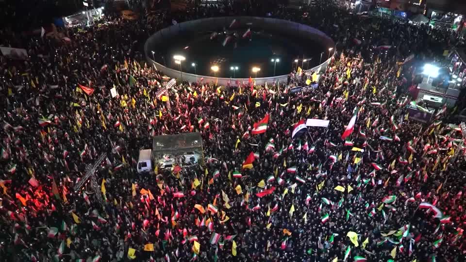 Funeral en Teherán atrae multitudes masivas