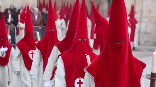 España conmemora solemnes ritos de Semana Santa