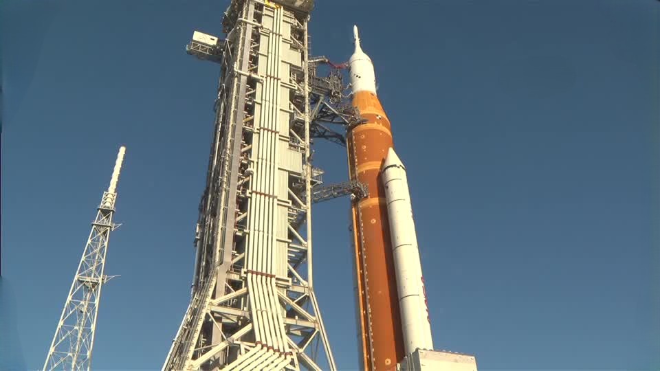 Artemis II envía tripulación alrededor de la Luna