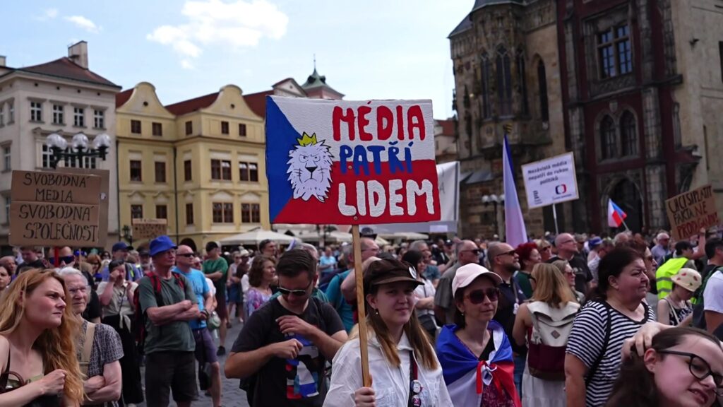 Protestas en Praga por medios públicos Subtítulo: Manifestantes rechazan reformas a radiodifusoras checas