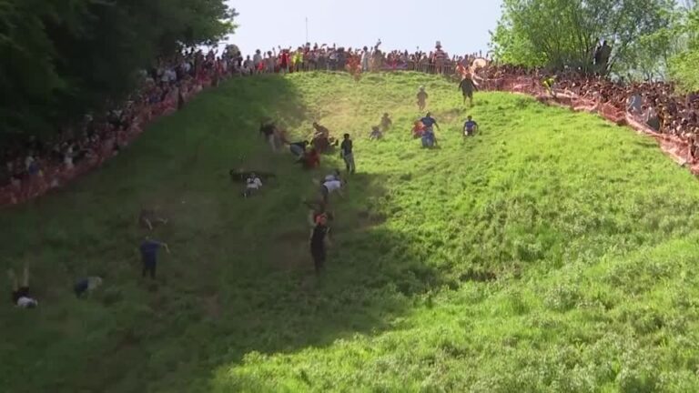 Regresa carrera del queso en Gloucestershire