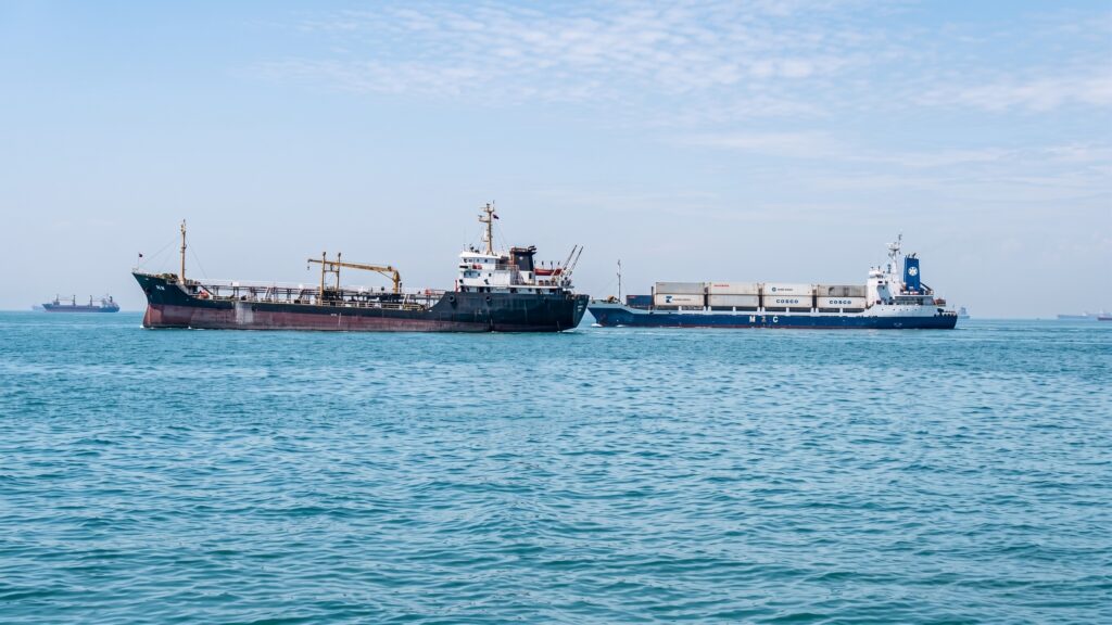 IRGC dice que controla el estrecho de Ormuz