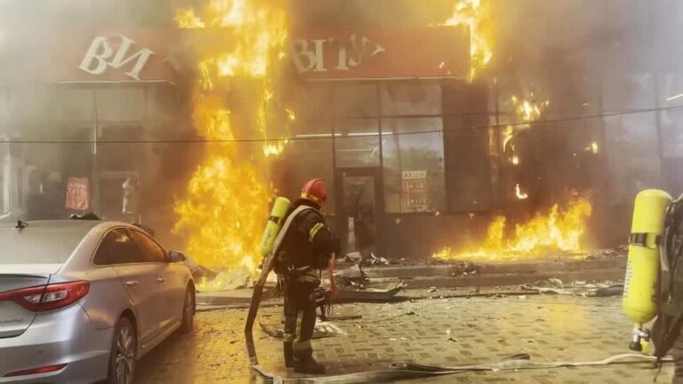 Ataques rusos hieren civiles en Odesa