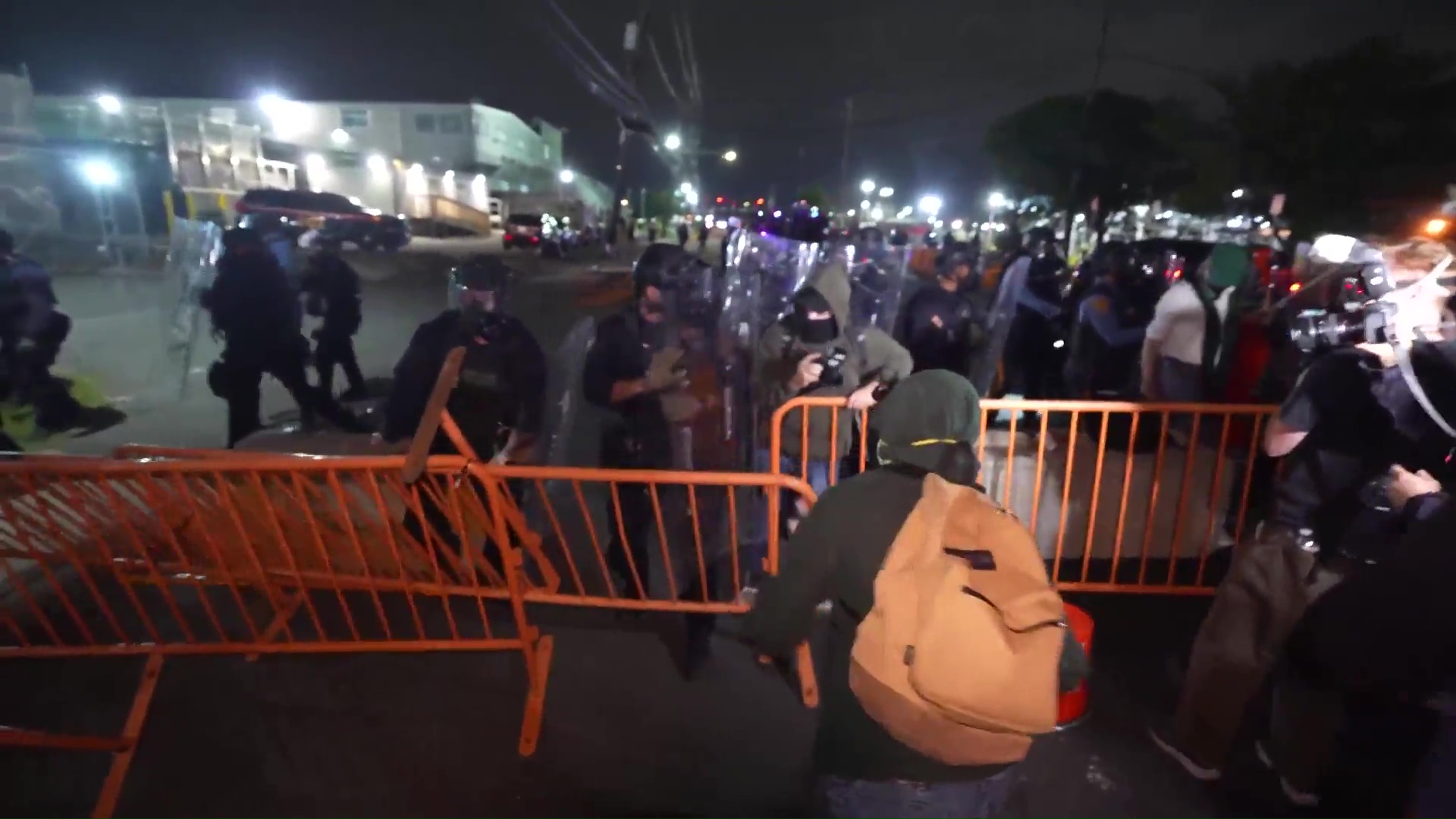 Represión en protesta deja arrestos en Newark