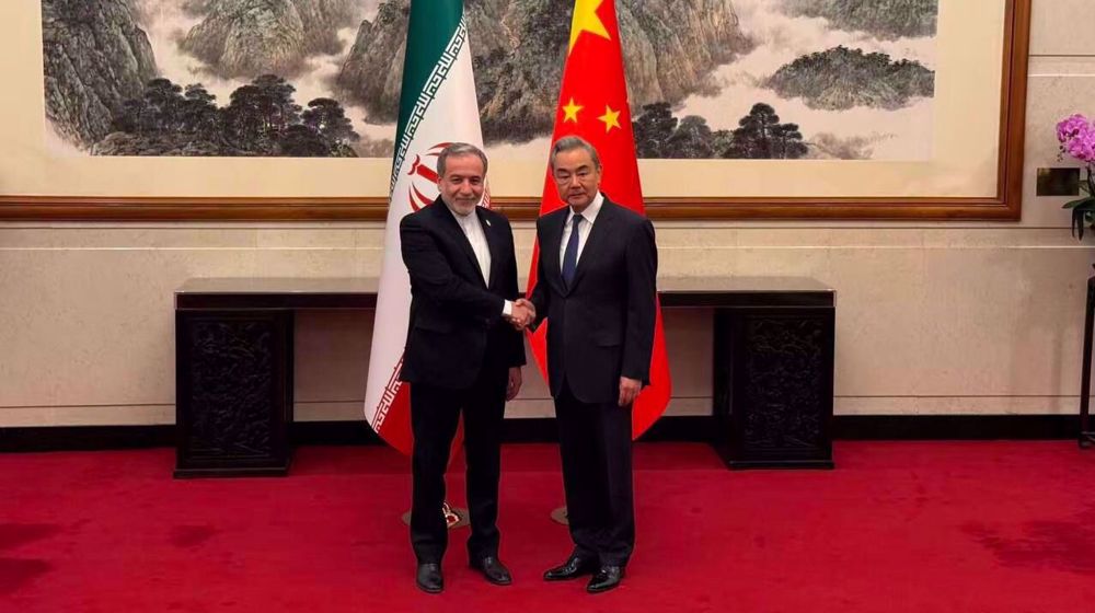 Canciller iraní Abbas Araghchi visita Pekín