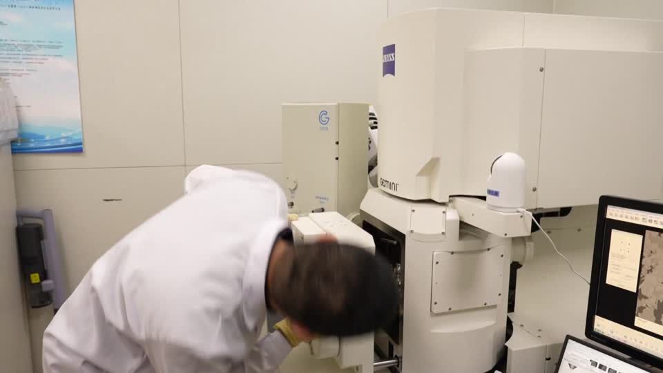 China identifica un nuevo mineral lunar
