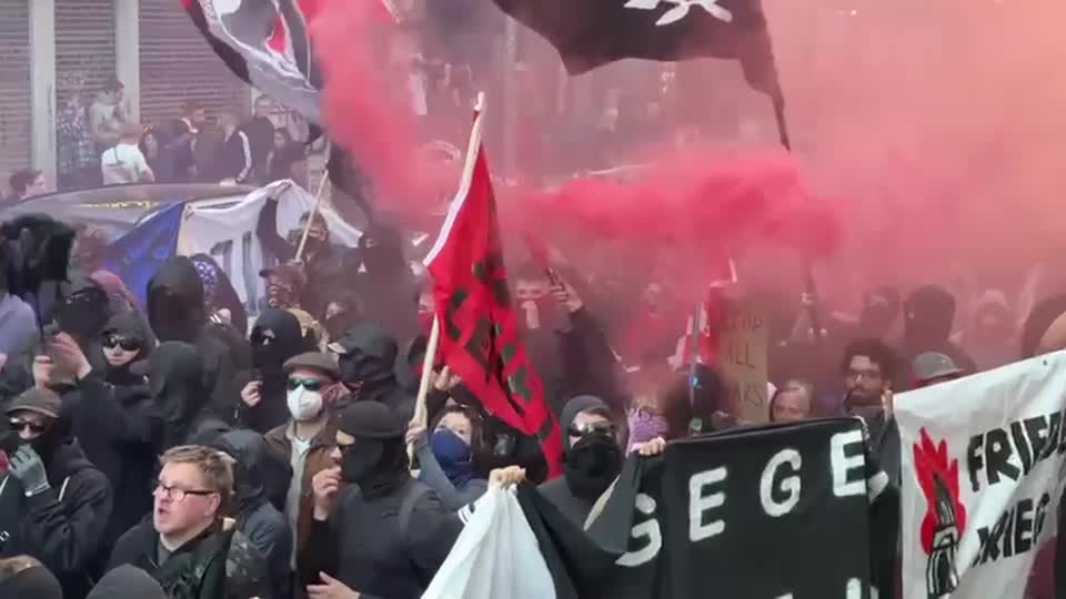 Manifestaciones del Primero de Mayo reúnen multitudes en Europa