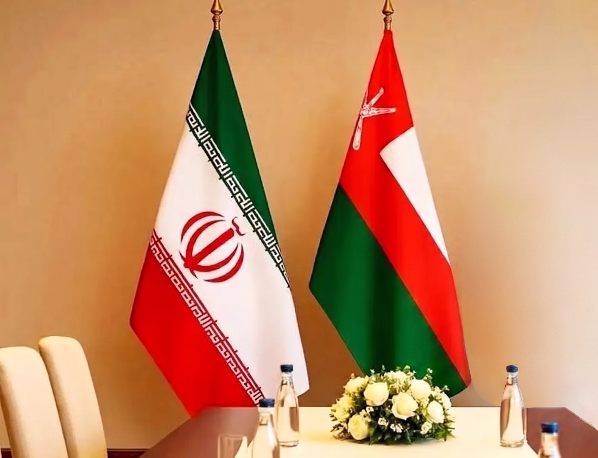 Irán y Omán mantienen conversaciones sobre Ormuz