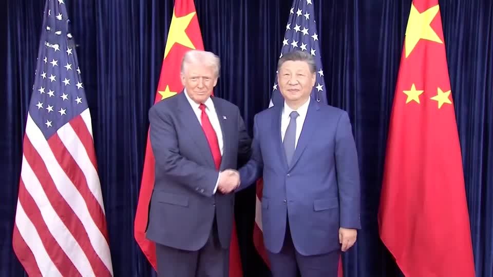 Trump visita China para conversaciones