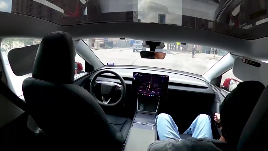 Lanzamiento de robotaxis de Tesla enfrenta dificultades