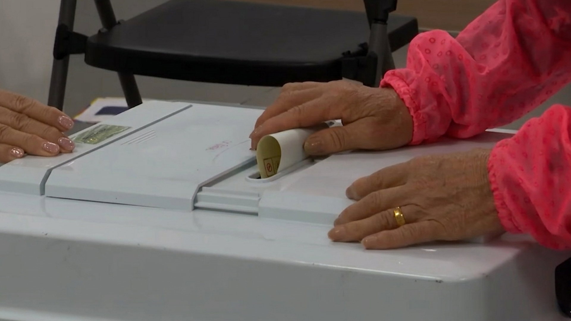 Surcoreanos votan en elecciones locales clave