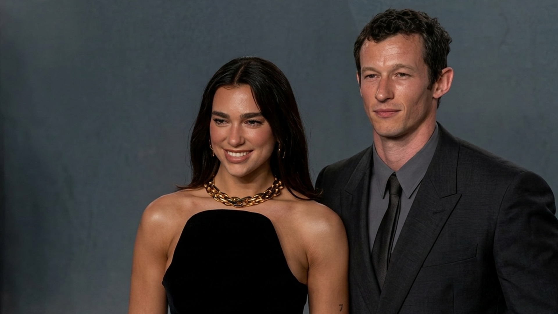 Dua Lipa se casa con Callum Turner