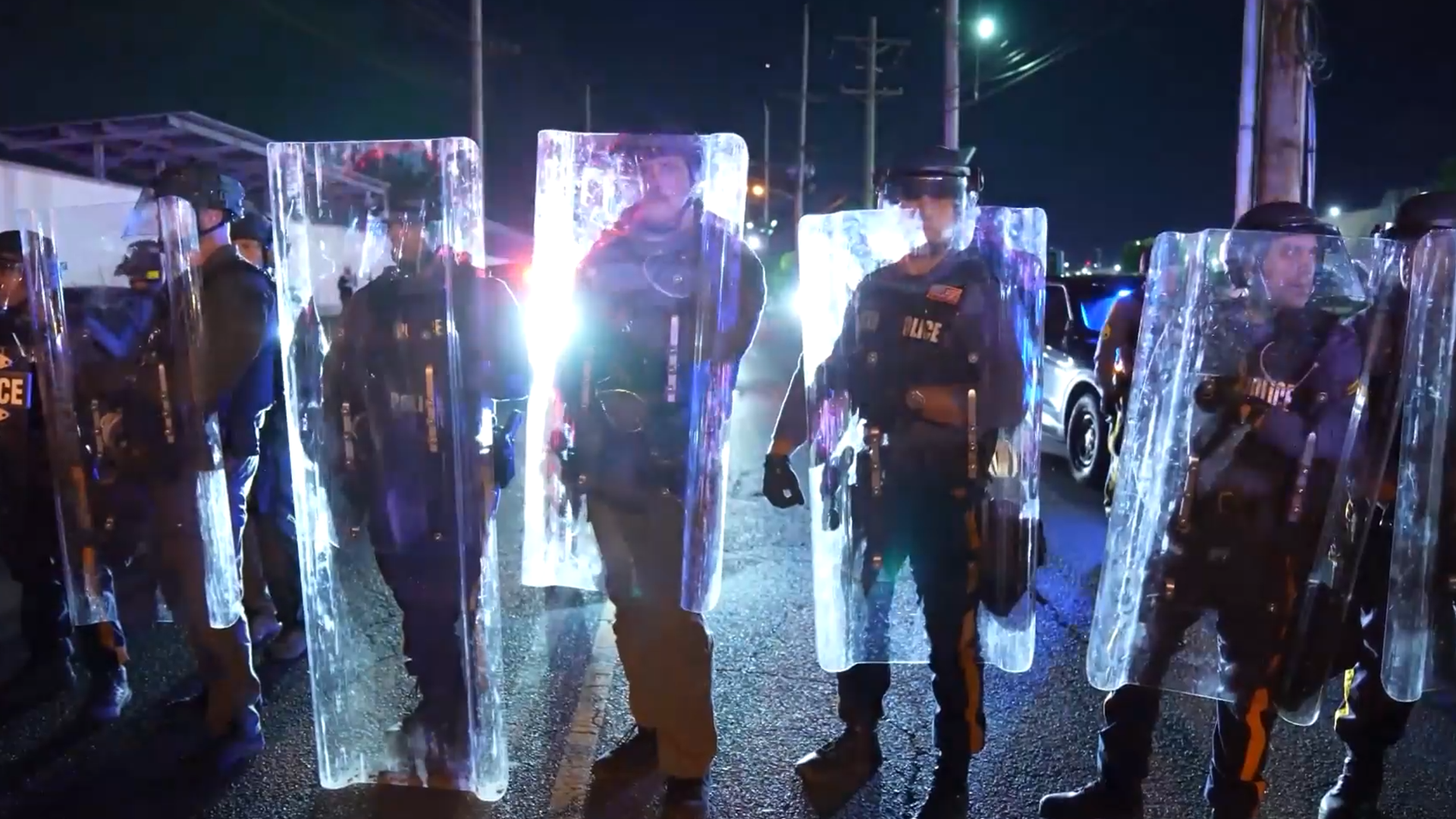 Estallan protestas en el centro de detención de Newark