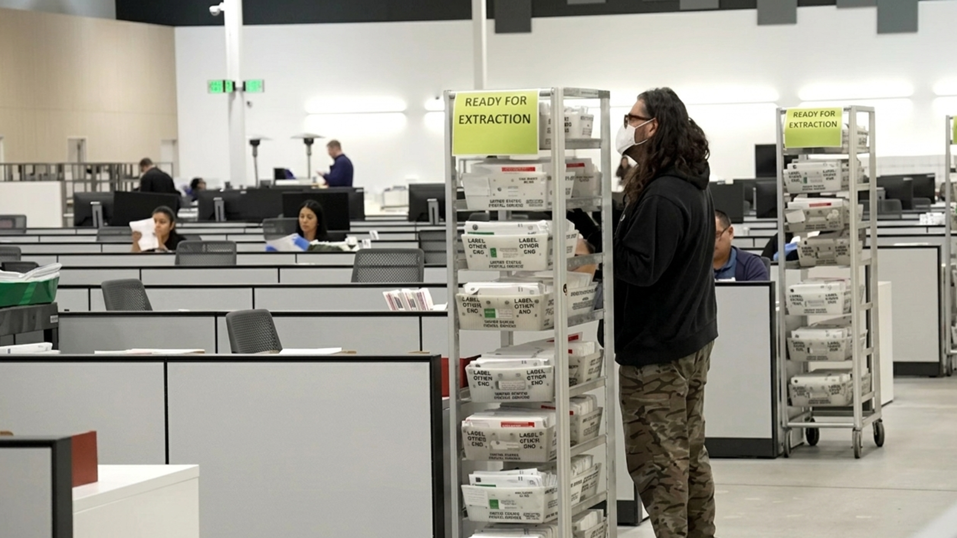 California cuenta votos en elecciones clave