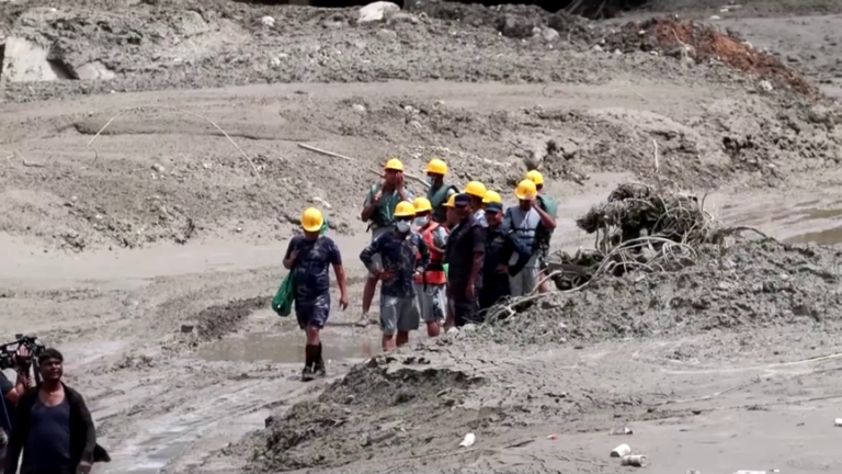 Inundaciones en Nepal: Búsqueda de supervivientes