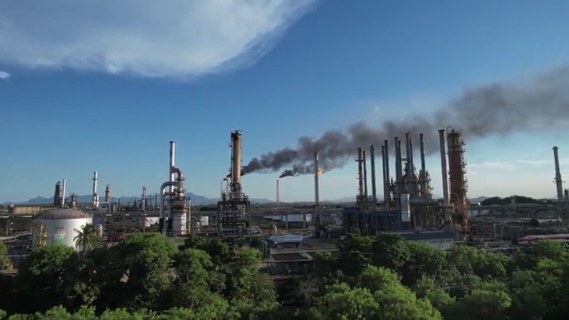 Petróleo sube; Hormuz cerrado; caen acciones de EE. UU.