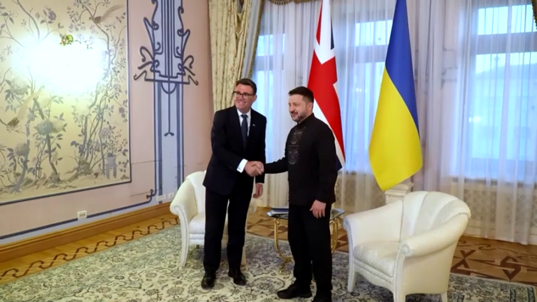 Primer ministro británico visita Kiev