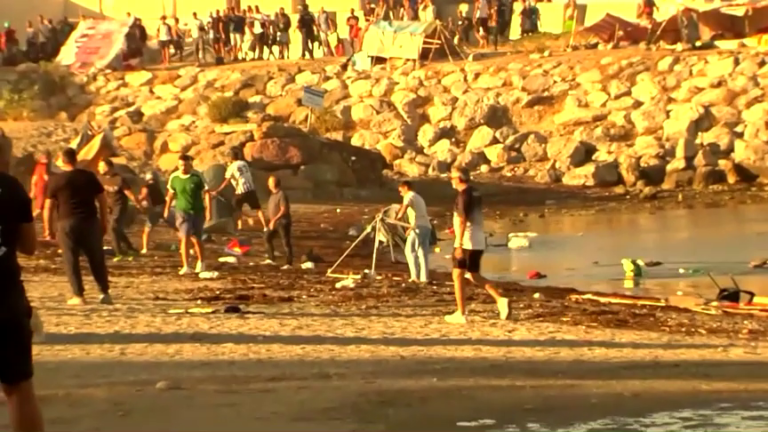 Ceuta: residentes destruyen campamento migrante