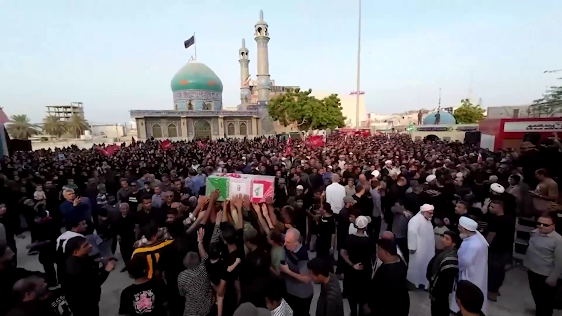 Qeshm despide a la familia fallecida en el ataque