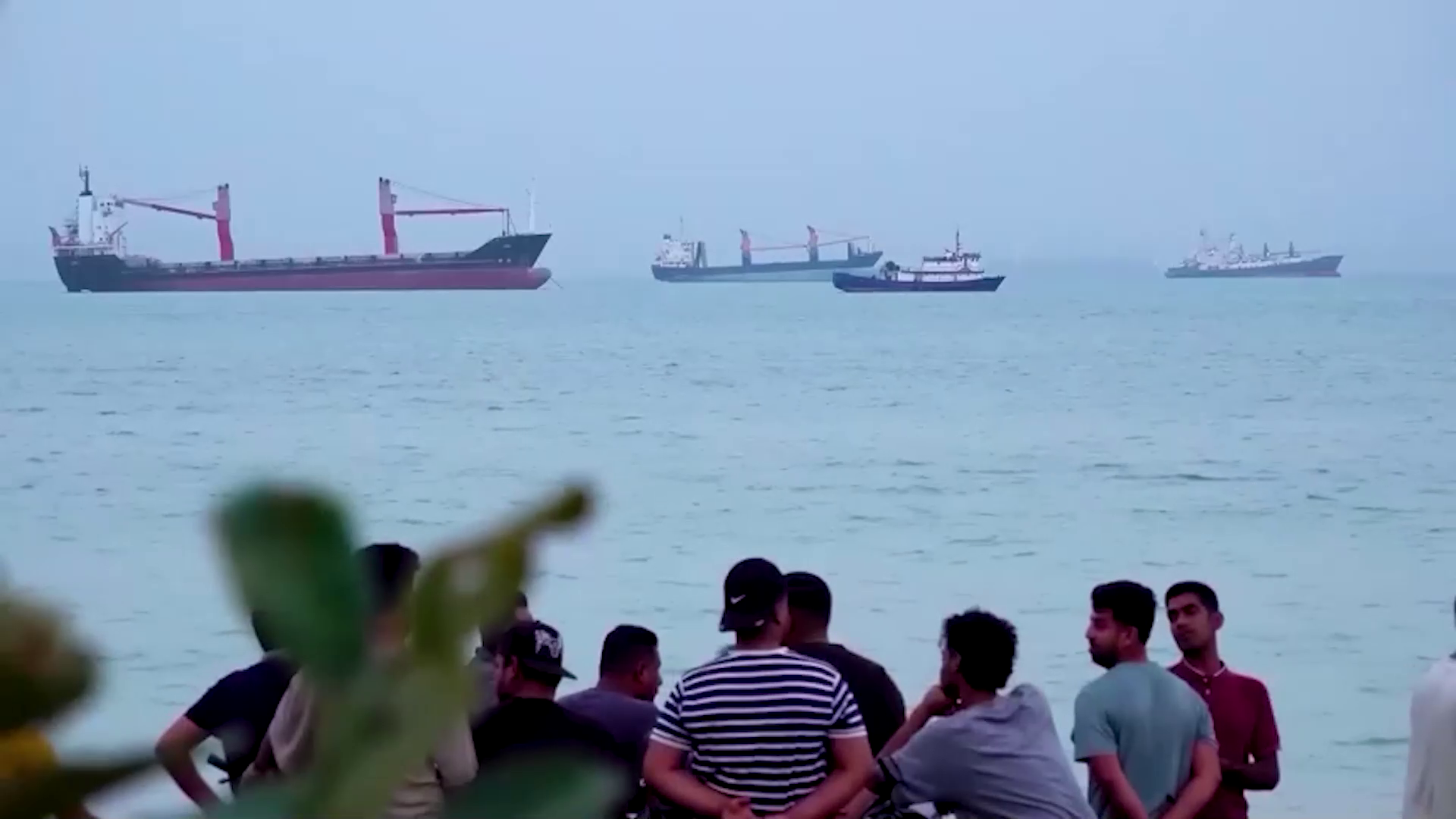 Irán y Omán avanzan en las conversaciones sobre el tránsito por Ormuz