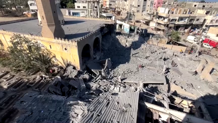 Mezquita de Gaza sufre daños tras ataque israelí